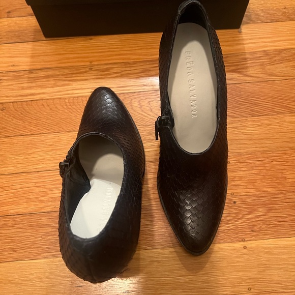 FRĒDA SALVADOR black embossed croc pumps/booties. - Picture 3 of 5